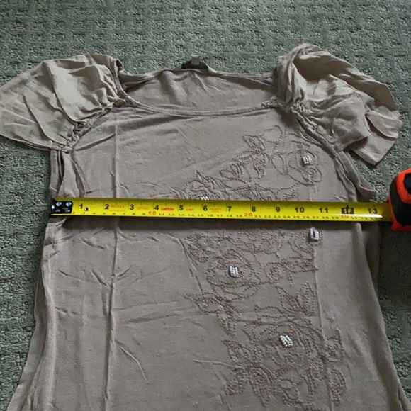 RW&CO beautiful flower detailing tee - Picture 7 of 8